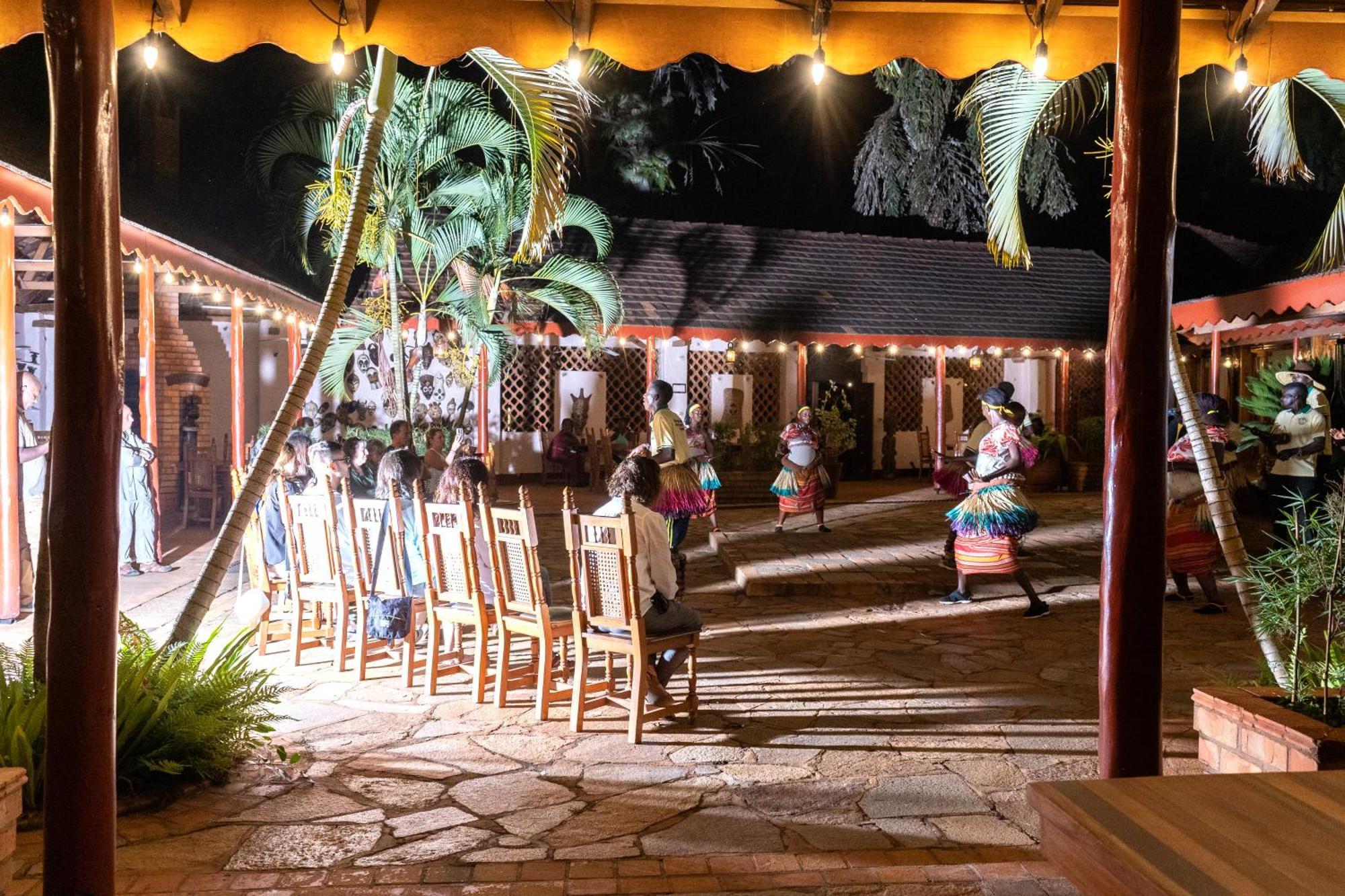 Masindi Hotel Luaran gambar